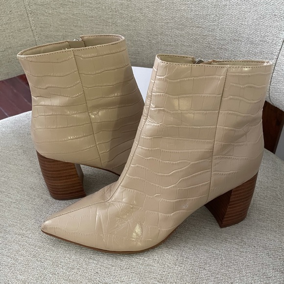 Marc Fisher Pointed Leather Ivory Bootie - Picture 3 of 4